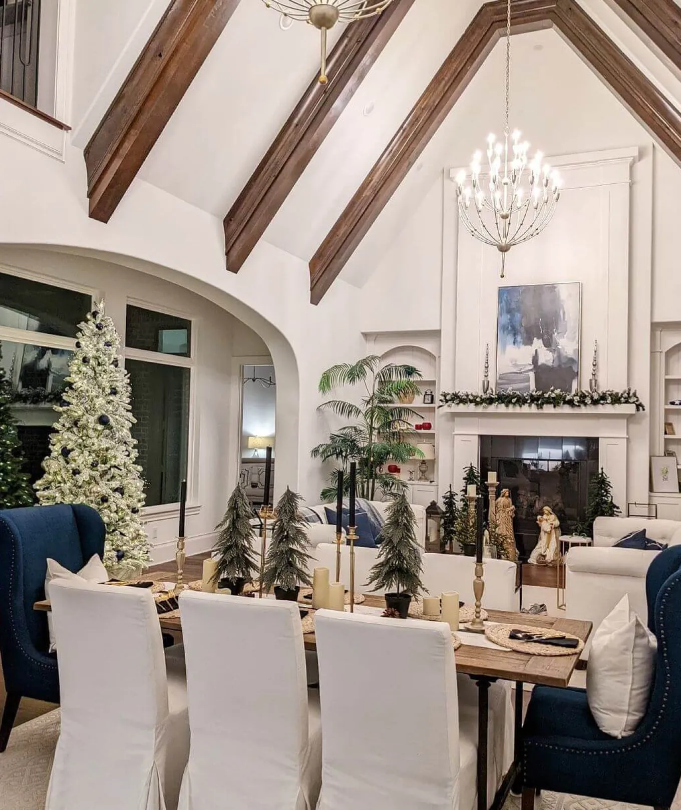 King Of Christmas 10' King Flock® Artificial Christmas Tree With 1250 Warm White LED Lights- Realistic|Pre-Lit