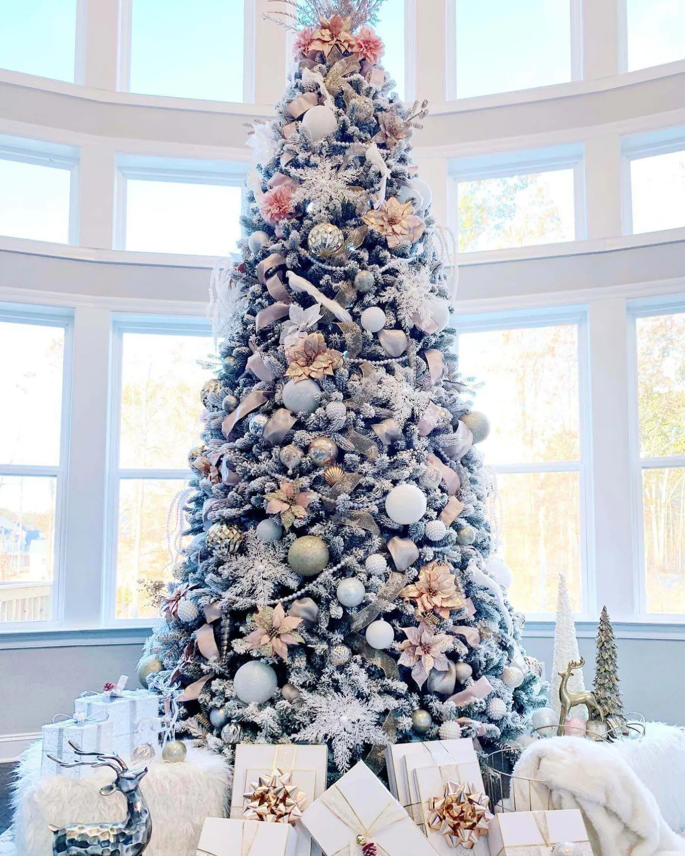 King Of Christmas 10' King Flock® Artificial Christmas Tree With 1250 Warm White LED Lights- Realistic|Pre-Lit