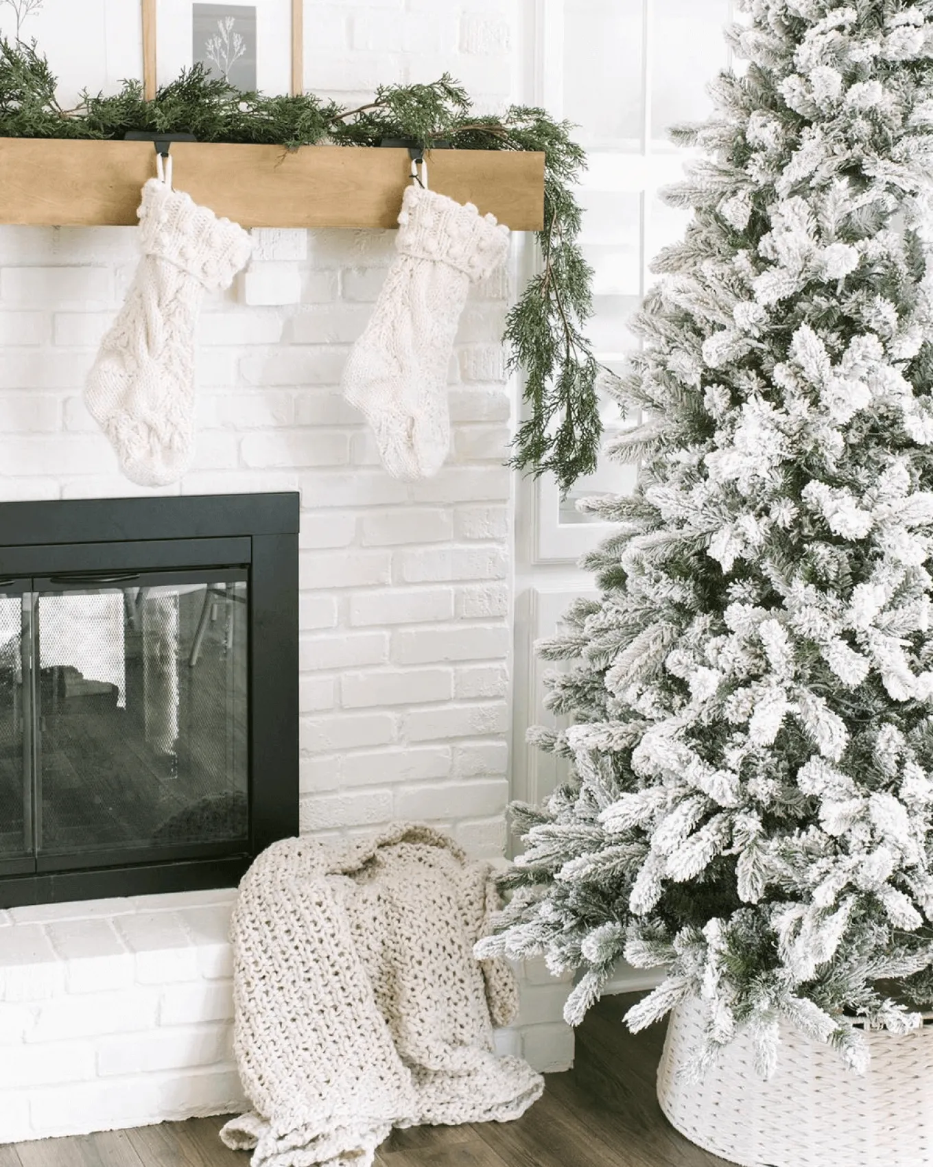 King Of Christmas 6.5' King Flock® Artificial Christmas Tree With 600 Warm White LED Lights- Realistic|Flocked