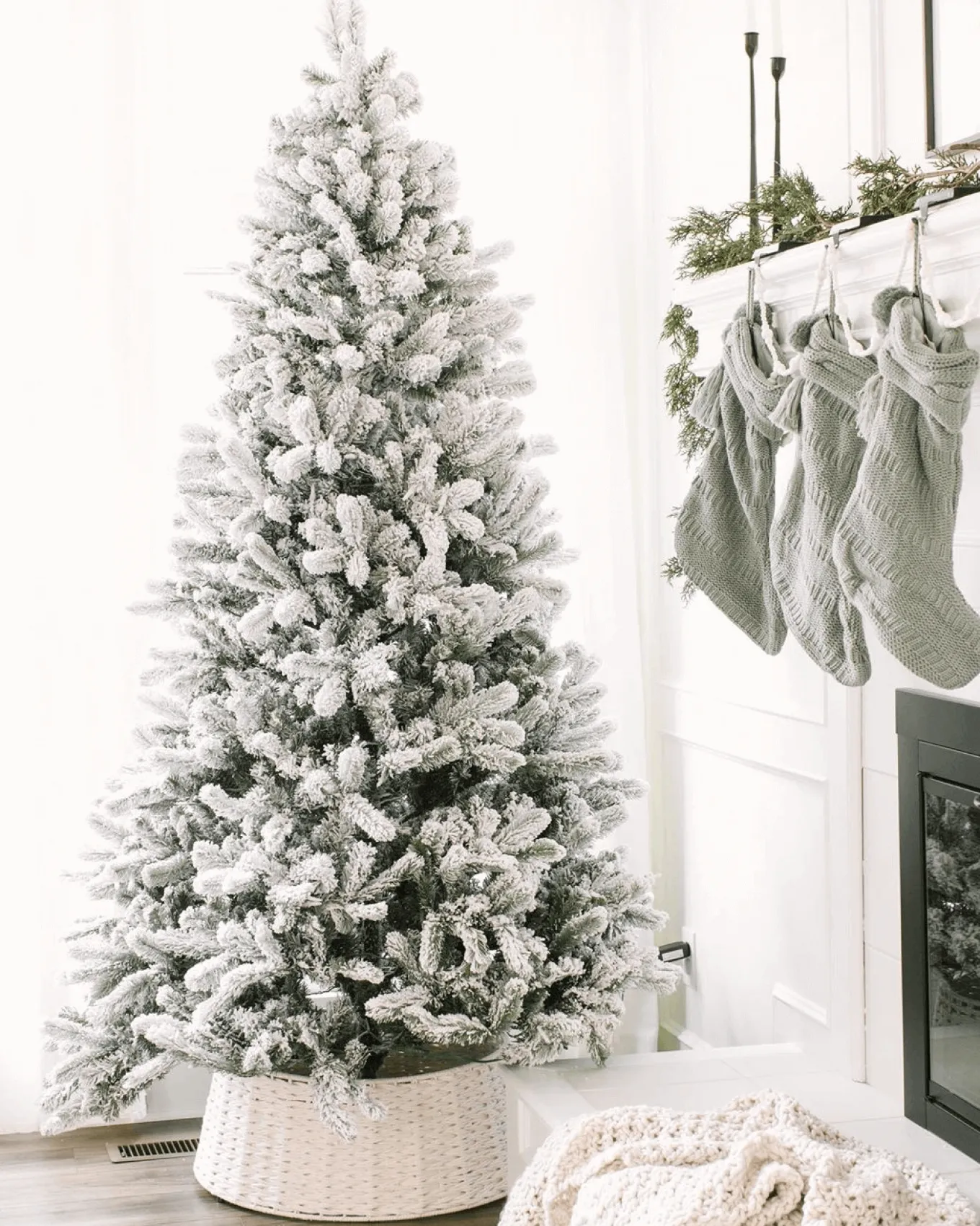 King Of Christmas 8' King Flock® Artificial Christmas Tree With 900 With Warm White LED Lights- Realistic|Pre-Lit