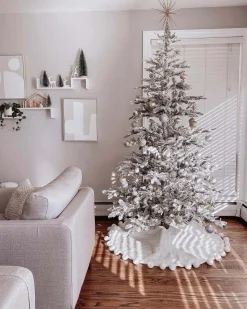 King Of Christmas 8' King Noble Flock Artificial Christmas Tree With 600 Warm White LED Lights- Realistic|Green