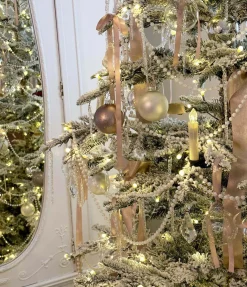 King Of Christmas 8' King Noble Flock Artificial Christmas Tree With 600 Warm White LED Lights- Realistic|Green