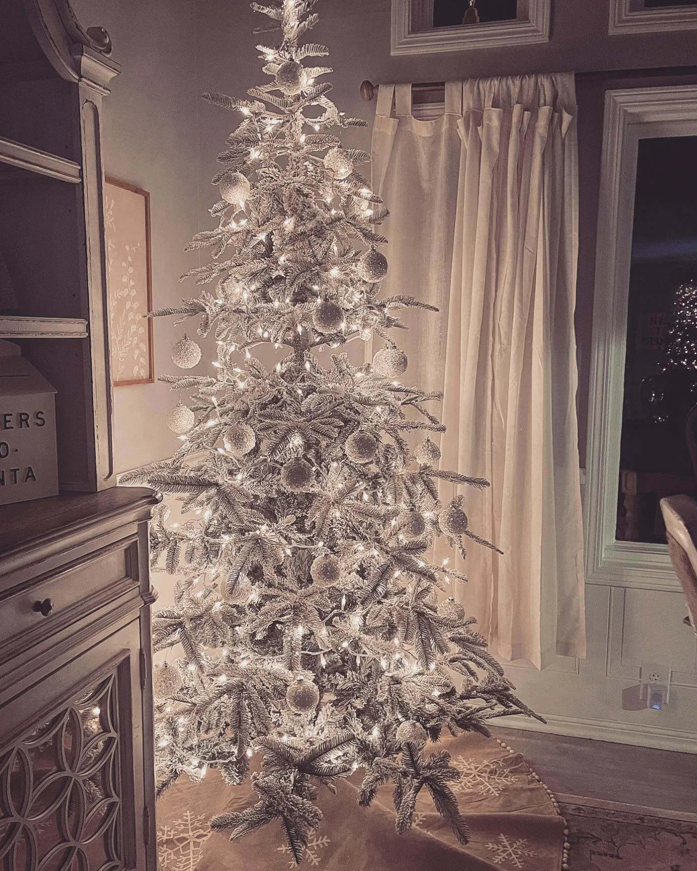 King Of Christmas 9' King Noble Flock Artificial Christmas Tree Unlit- Realistic|Unlit