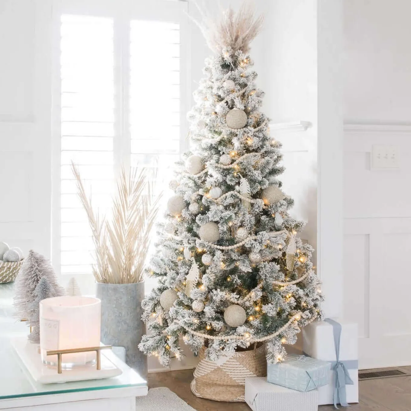 King Of Christmas 7' Prince Flock® Artificial Christmas Tree With 400 Warm White LED Lights- Full|Flocked