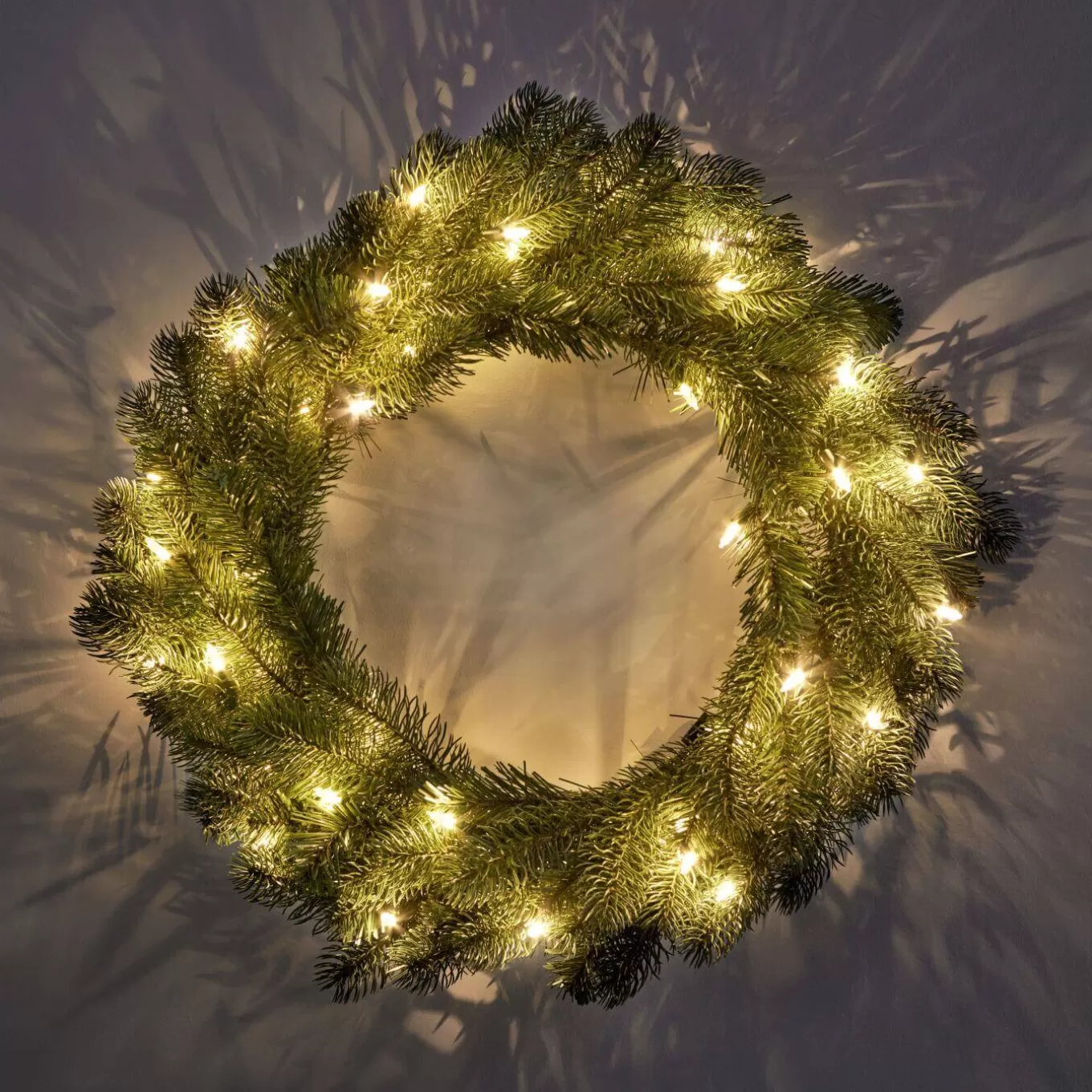 King Of Christmas 24" King Douglas Fir Wreath With Warm White LED Lights (Battery Operated)- Wreaths | 24 Inch
