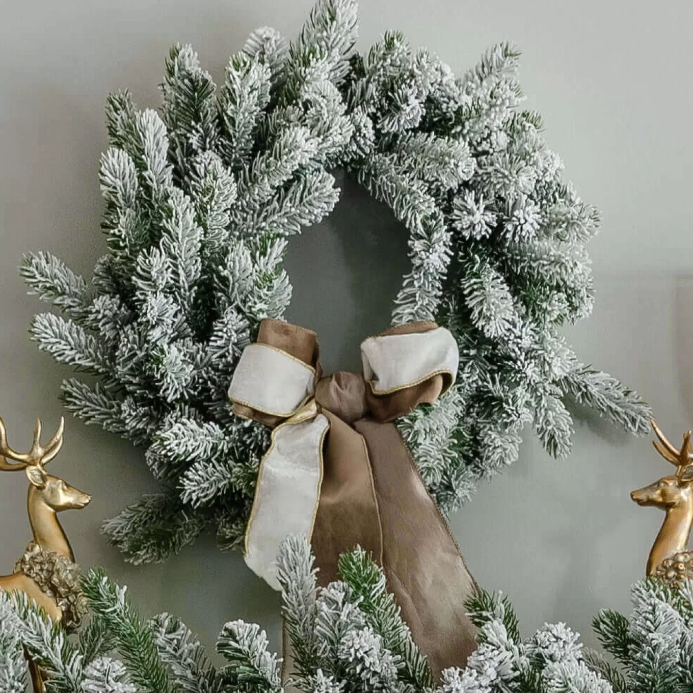 King Of Christmas 24" King Flock® Wreath With Warm White LED Lights (Battery Operated)- Wreaths | Flocked