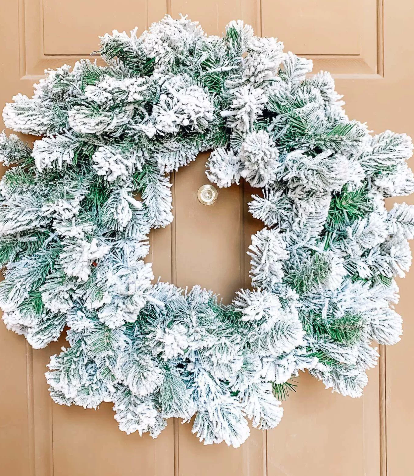 King Of Christmas 24" King Flock® Wreath With Warm White LED Lights (Battery Operated)- Wreaths | Flocked