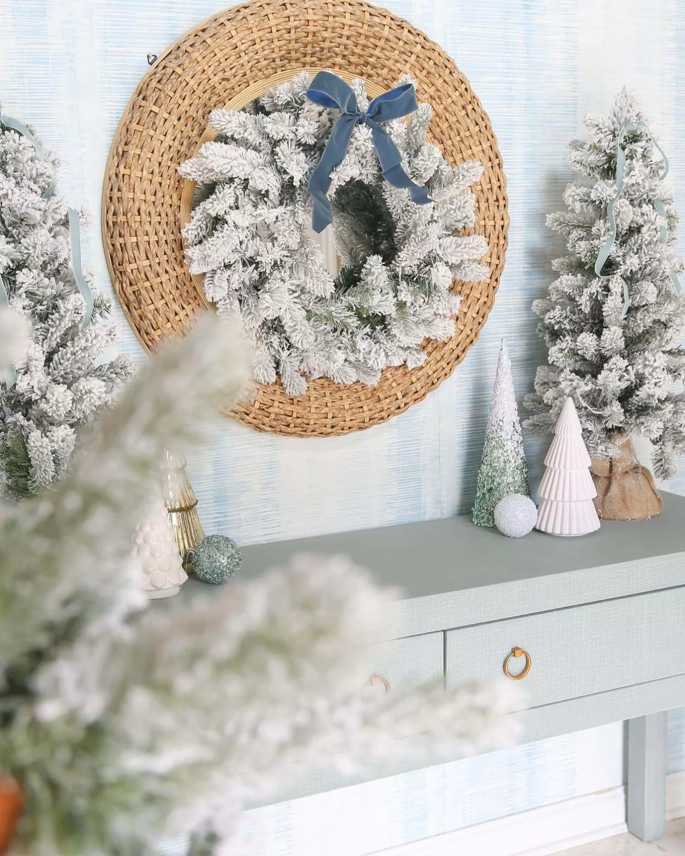 King Of Christmas 24" King Flock® Wreath With Warm White LED Lights (Battery Operated)- Wreaths | Flocked