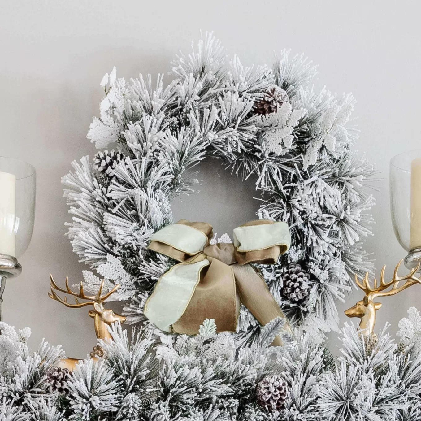 King Of Christmas 24" Marquis Flock Wreath With 50 Warm White Led Lights (Battery Operated)- Wreaths | Flocked