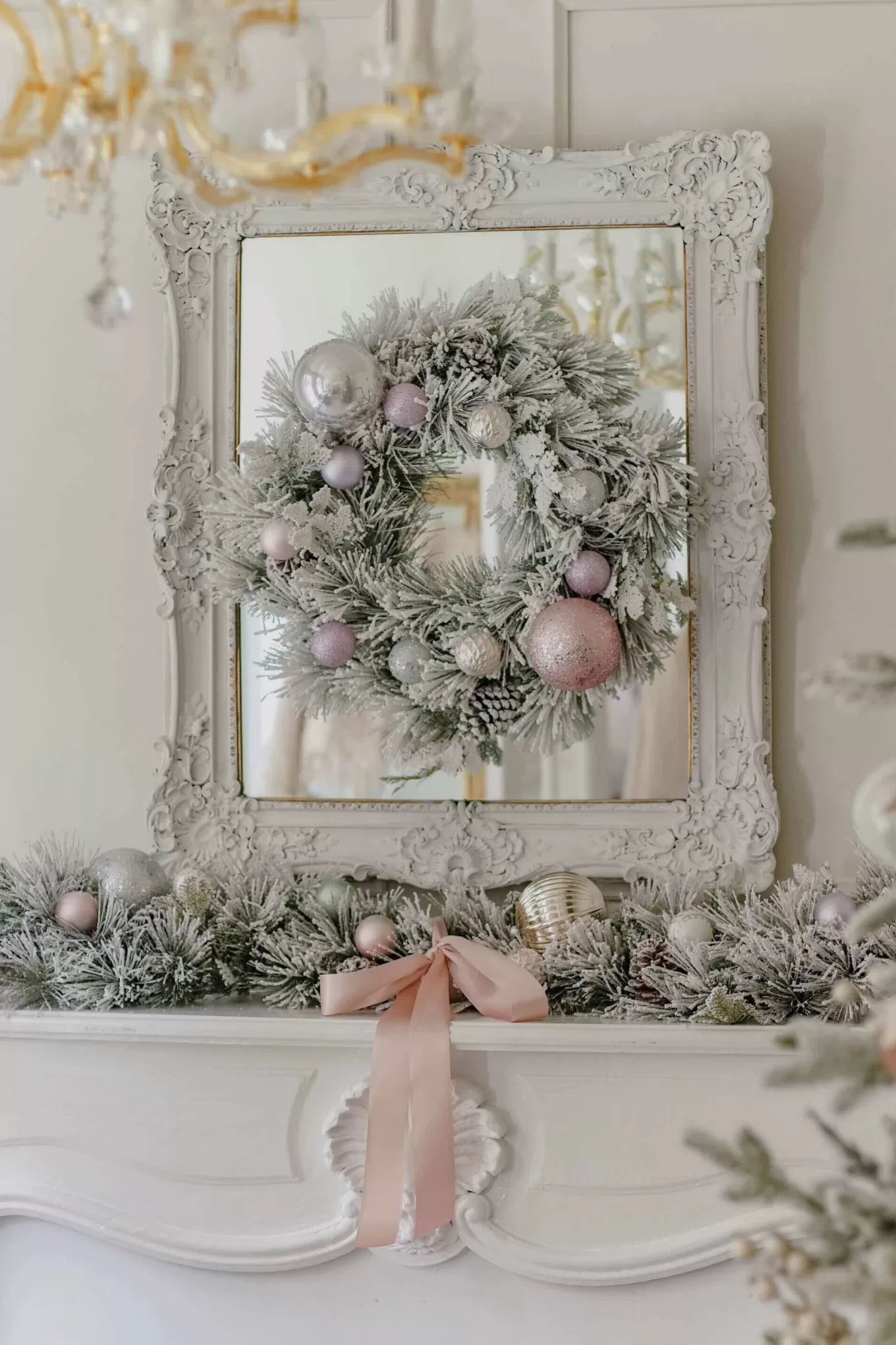 King Of Christmas 24" Marquis Flock Wreath With 50 Warm White Led Lights (Battery Operated)- Wreaths | Flocked