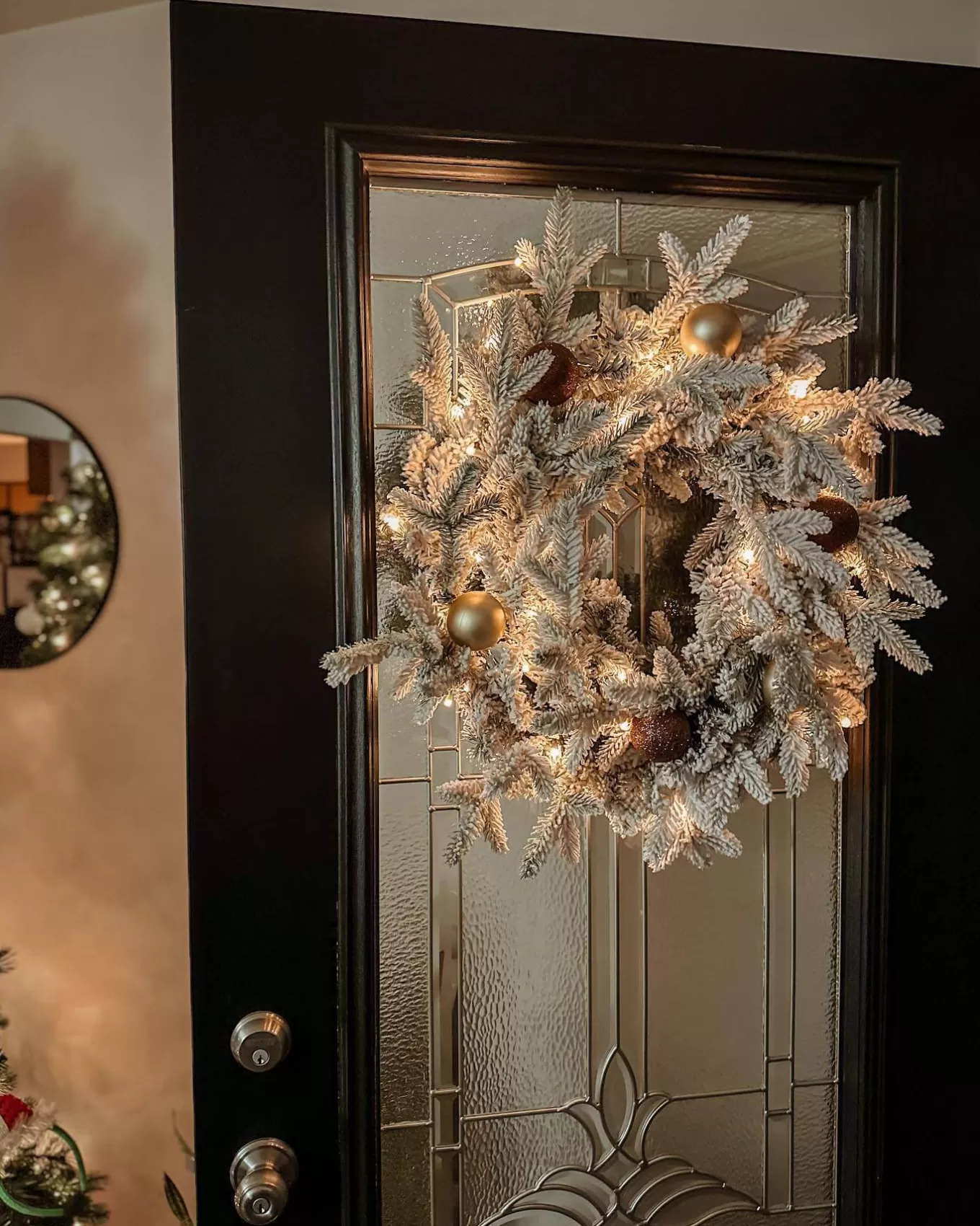 King Of Christmas 24" Queen Flock® Wreath With Warm White LED Lights (Battery Operated)- Wreaths | Flocked