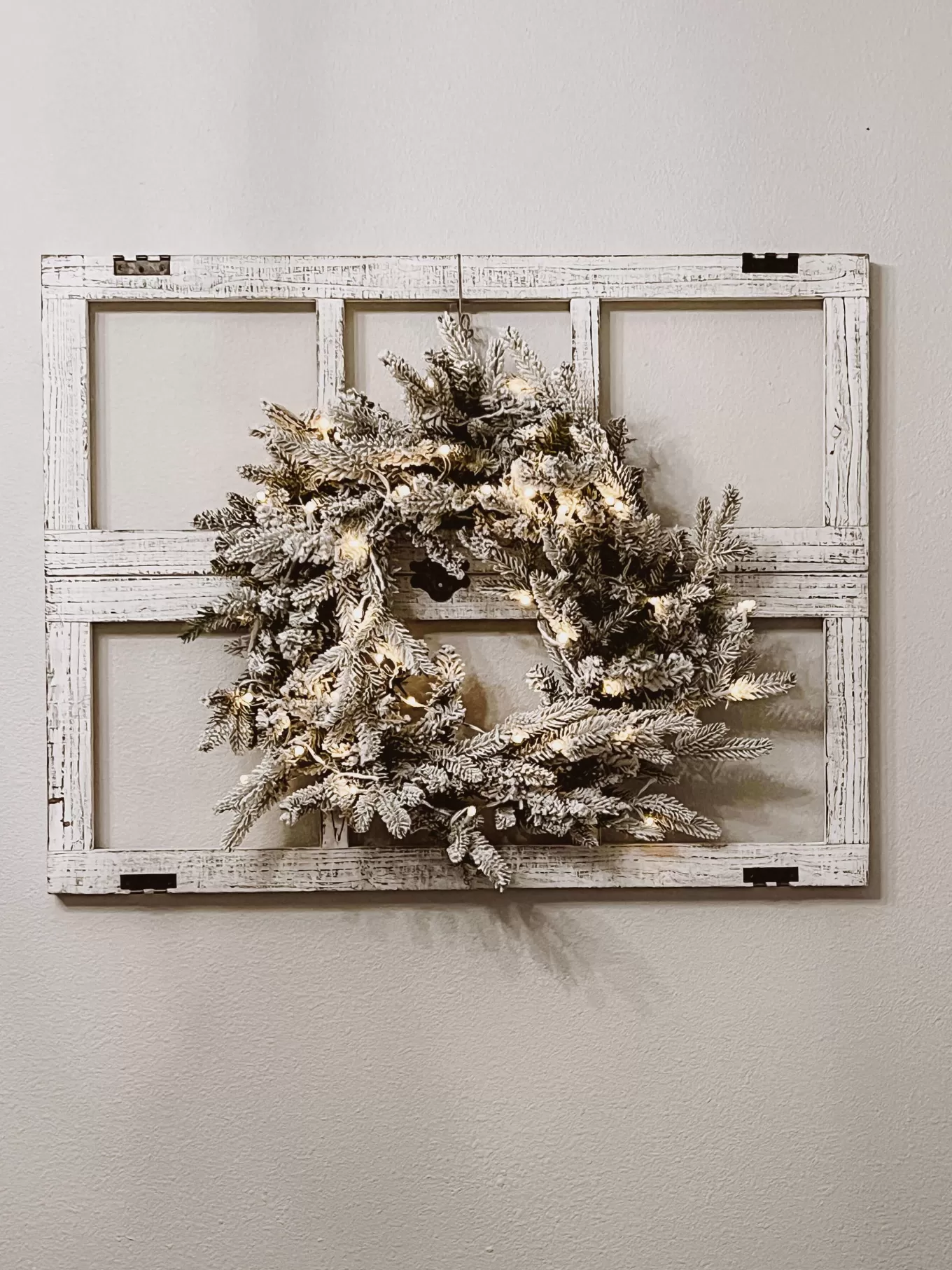 King Of Christmas 24" Queen Flock® Wreath With Warm White LED Lights (Battery Operated)- Wreaths | Flocked