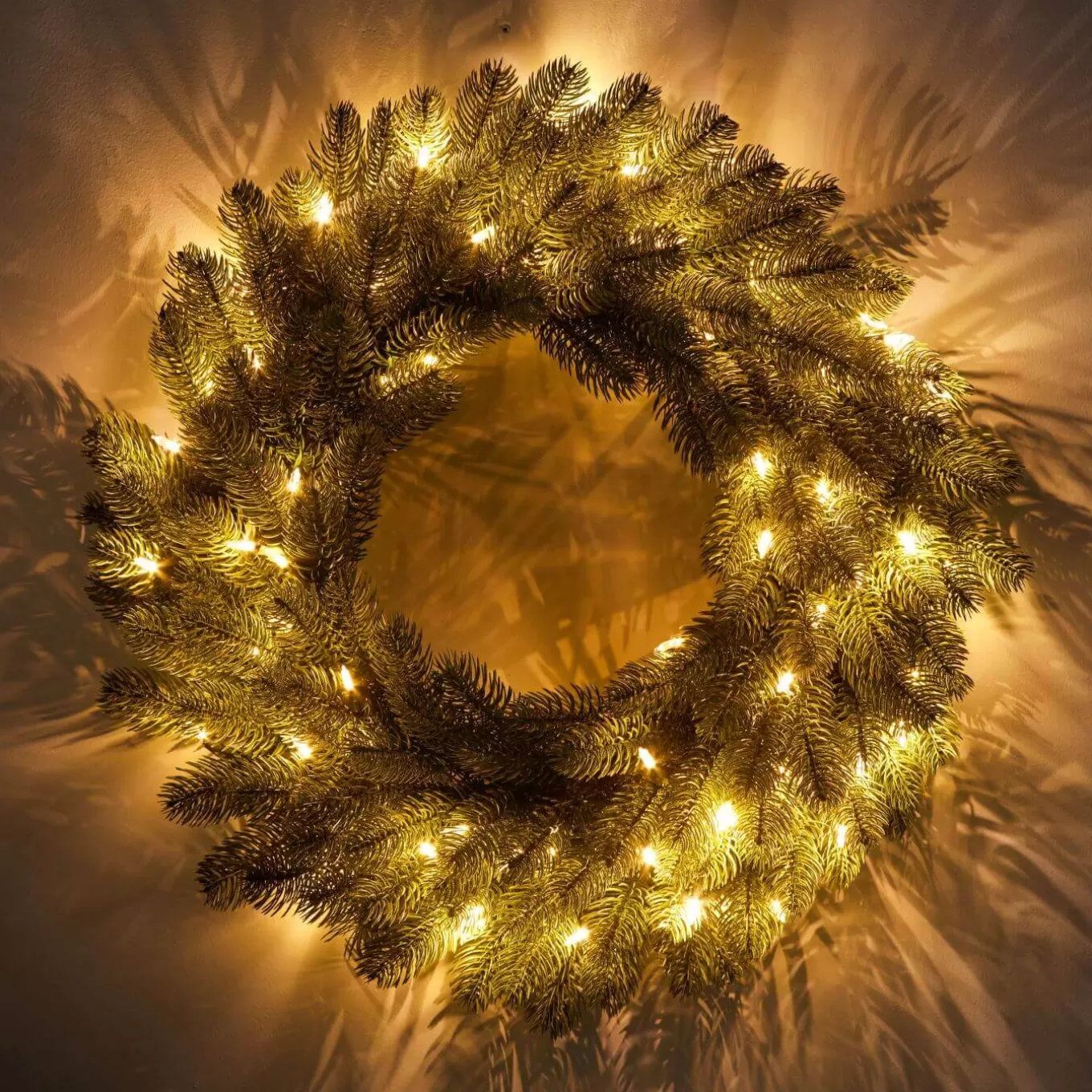 King Of Christmas 24" Royal Fir Wreath With Warm White LED Lights (Battery Operated)- Wreaths | Green