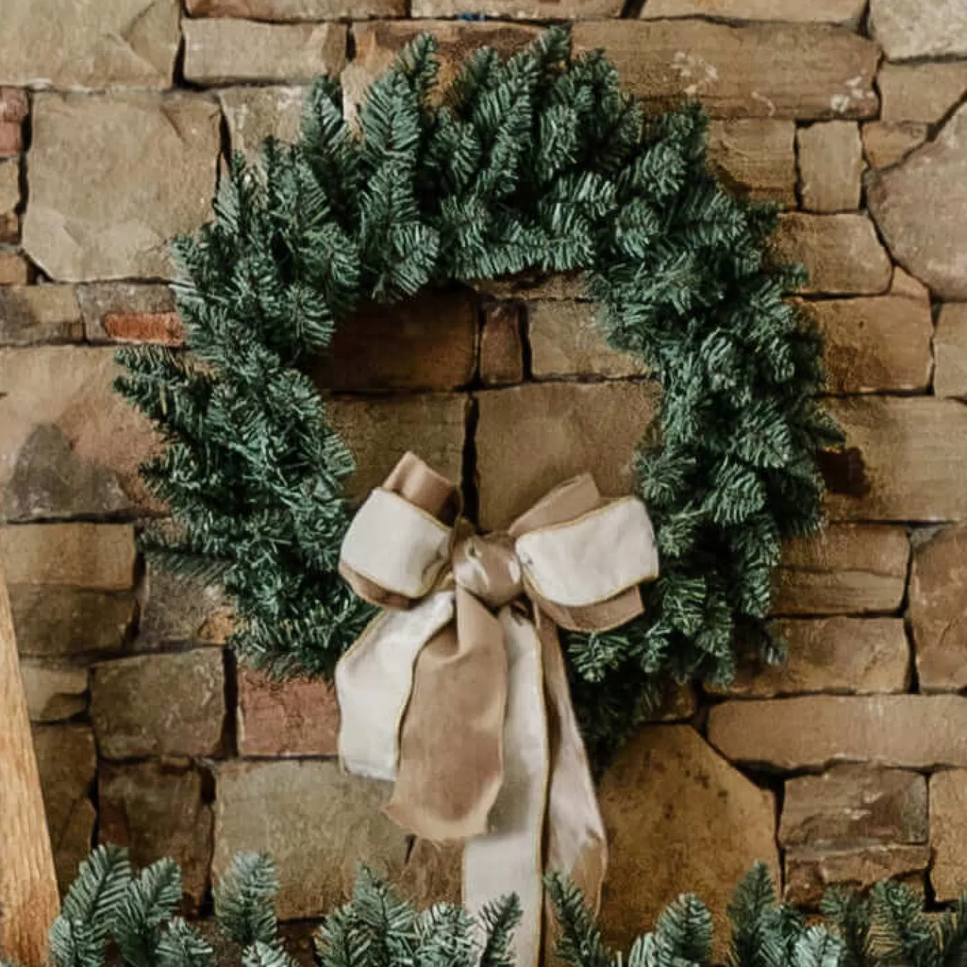 King Of Christmas 24" Tribeca Spruce Blue Wreath With Warm White LED Lights (Battery Operated)- Wreaths | Green