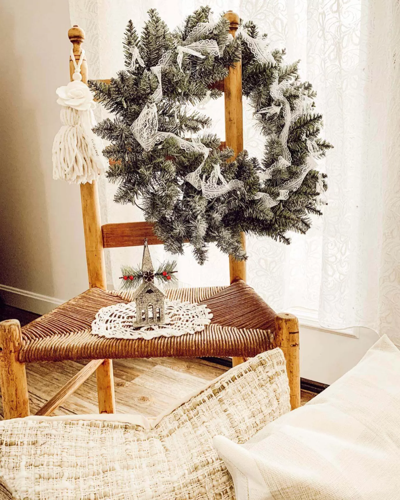 King Of Christmas 24" Tribeca Spruce Blue Wreath With Warm White LED Lights (Battery Operated)- Wreaths | Green