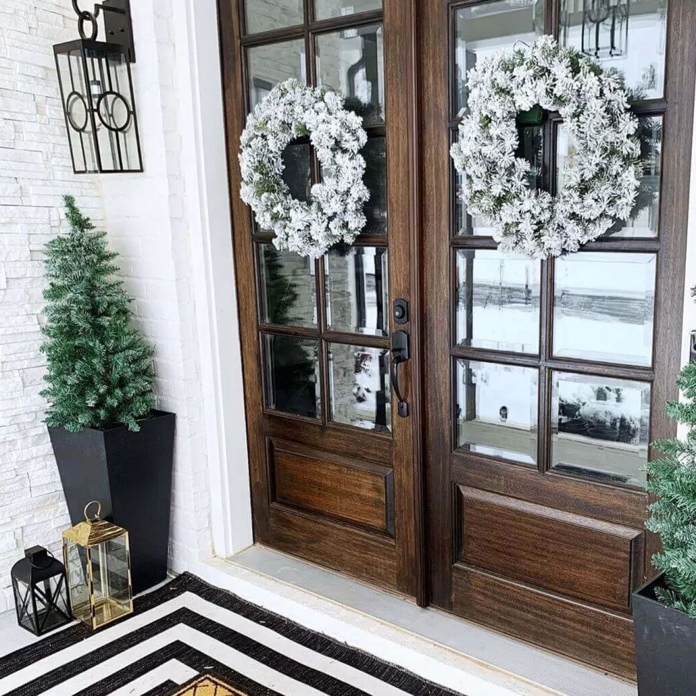 King Of Christmas 36" King Flock® Wreath With Warm White LED Lights (Plug Operated)- 36 Inch | Wreaths