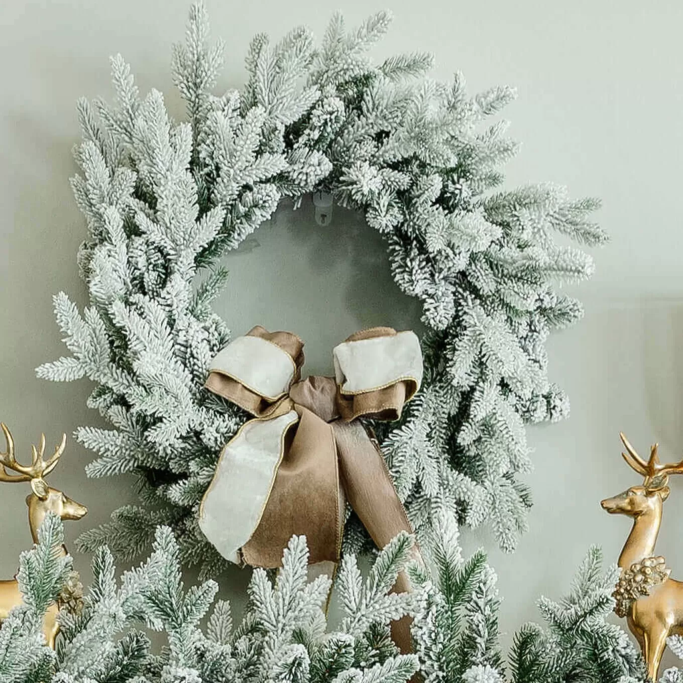 King Of Christmas 36" Queen Flock® Wreath With Warm White LED Lights (Plug Operated)- Wreaths | Flocked