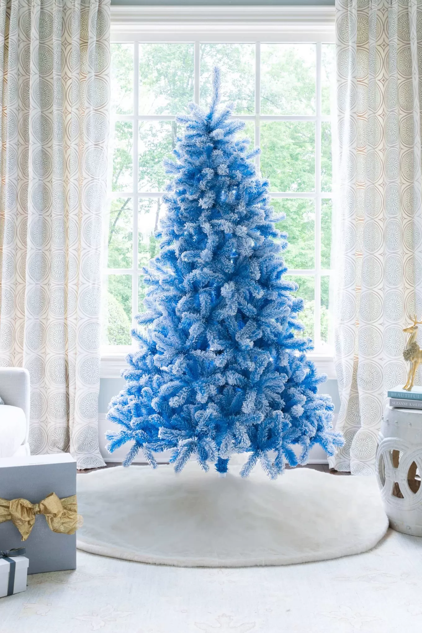 King Of Christmas 6.5' Duchess Blue Flock Artificial Christmas Tree With 500 Warm White LED Lights- Classic | Pre-Lit