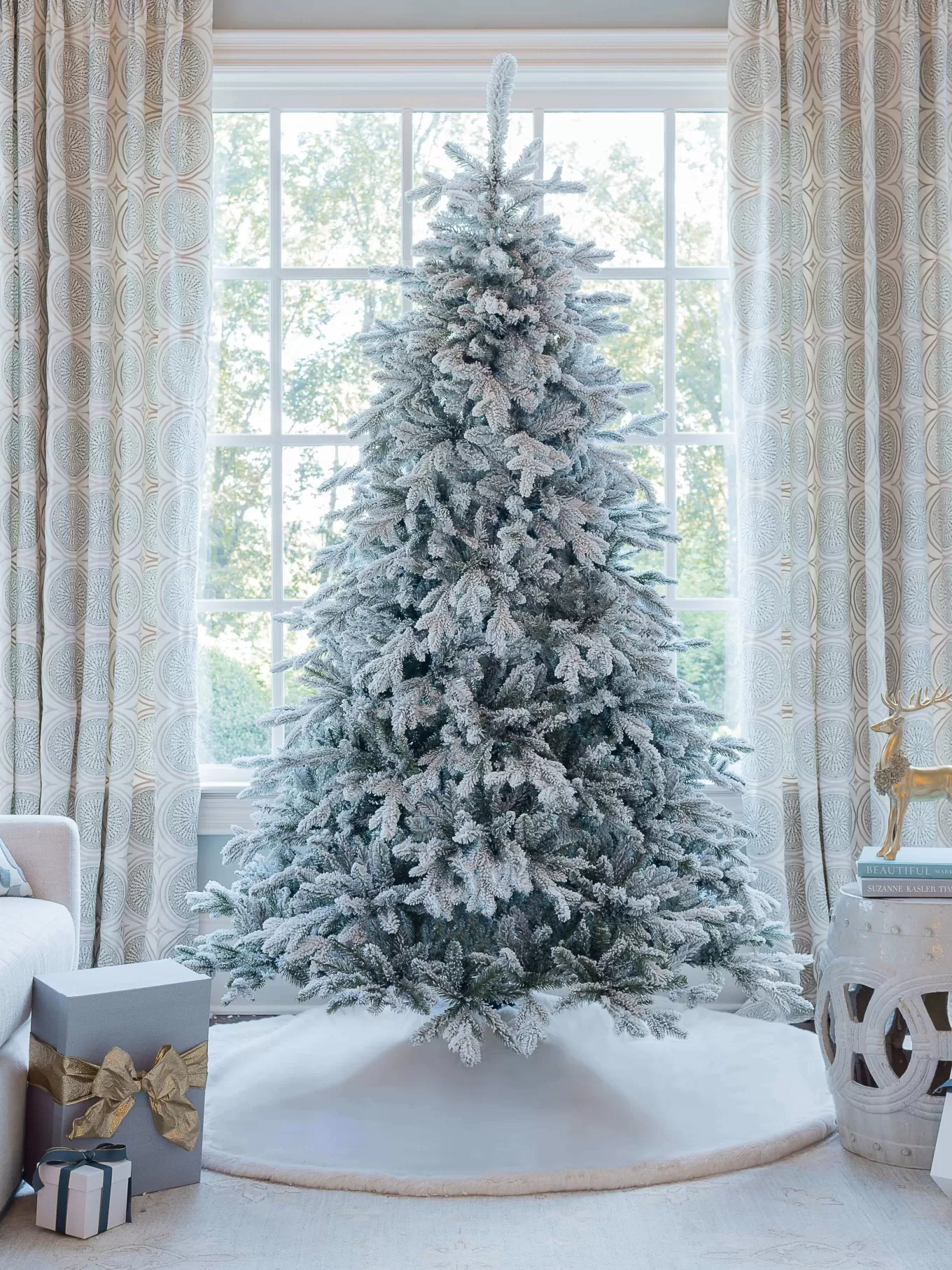 King Of Christmas 6.5' Queen Flock® Artificial Christmas Tree With 650 Warm White LED Lights- Realistic | Pre-Lit