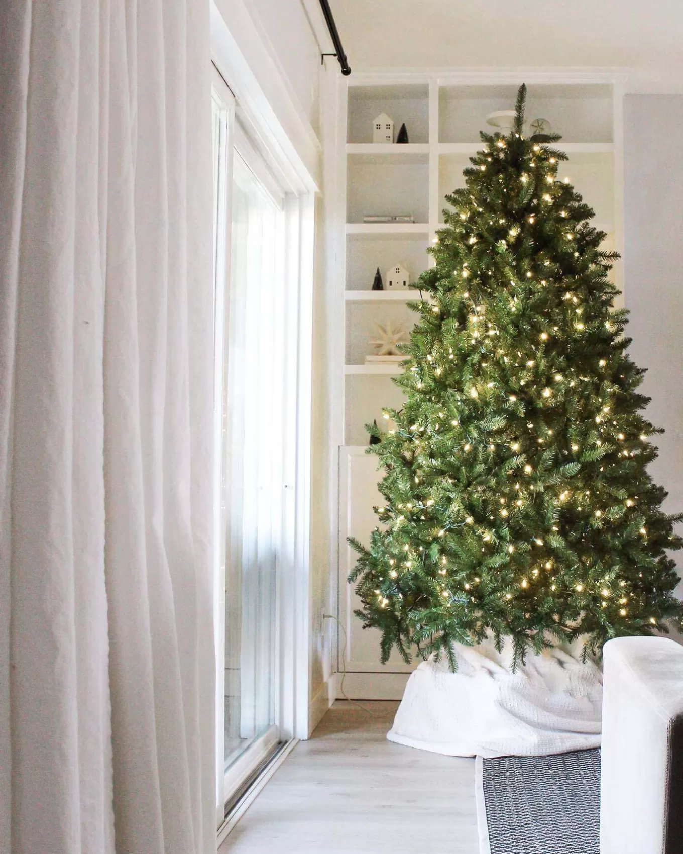 King Of Christmas 6.5' Yorkshire Fir Artificial Christmas Tree With 500 Warm White LED Lights- Classic | Pre-Lit