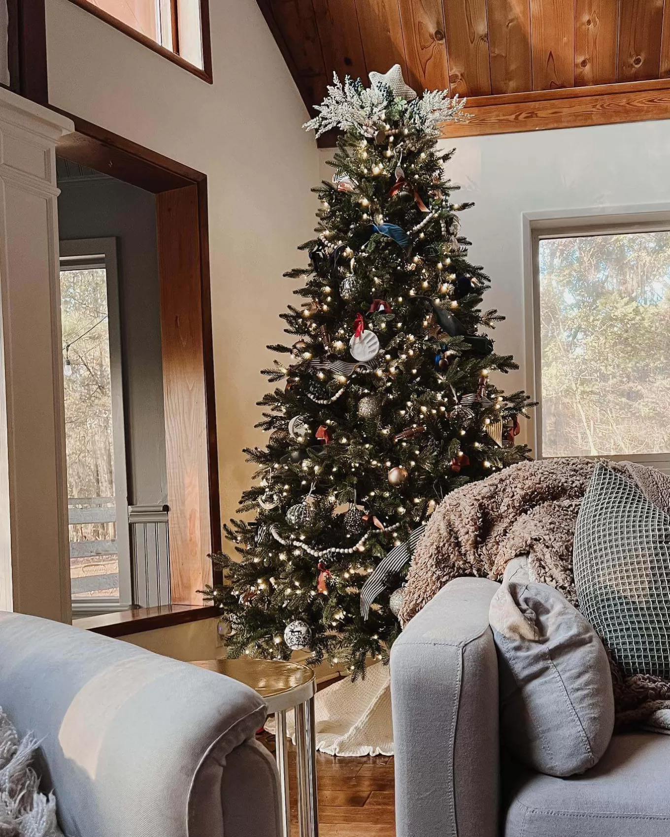 King Of Christmas 7.5' Alpine Fir Artificial Christmas Tree 800 Warm White LED Lights- Realistic | Full