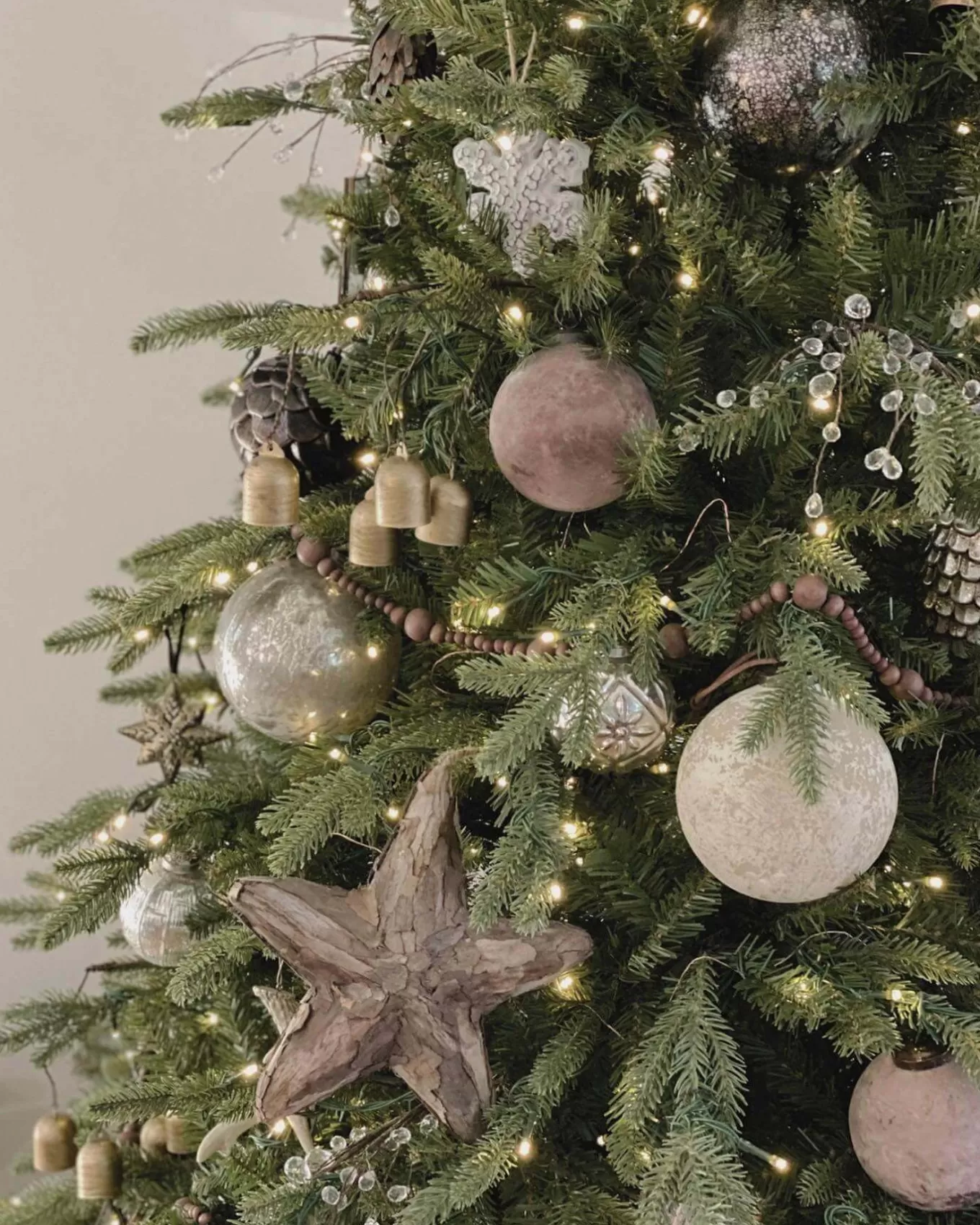 King Of Christmas 7.5' Alpine Fir Artificial Christmas Tree 800 Warm White LED Lights- Realistic | Full