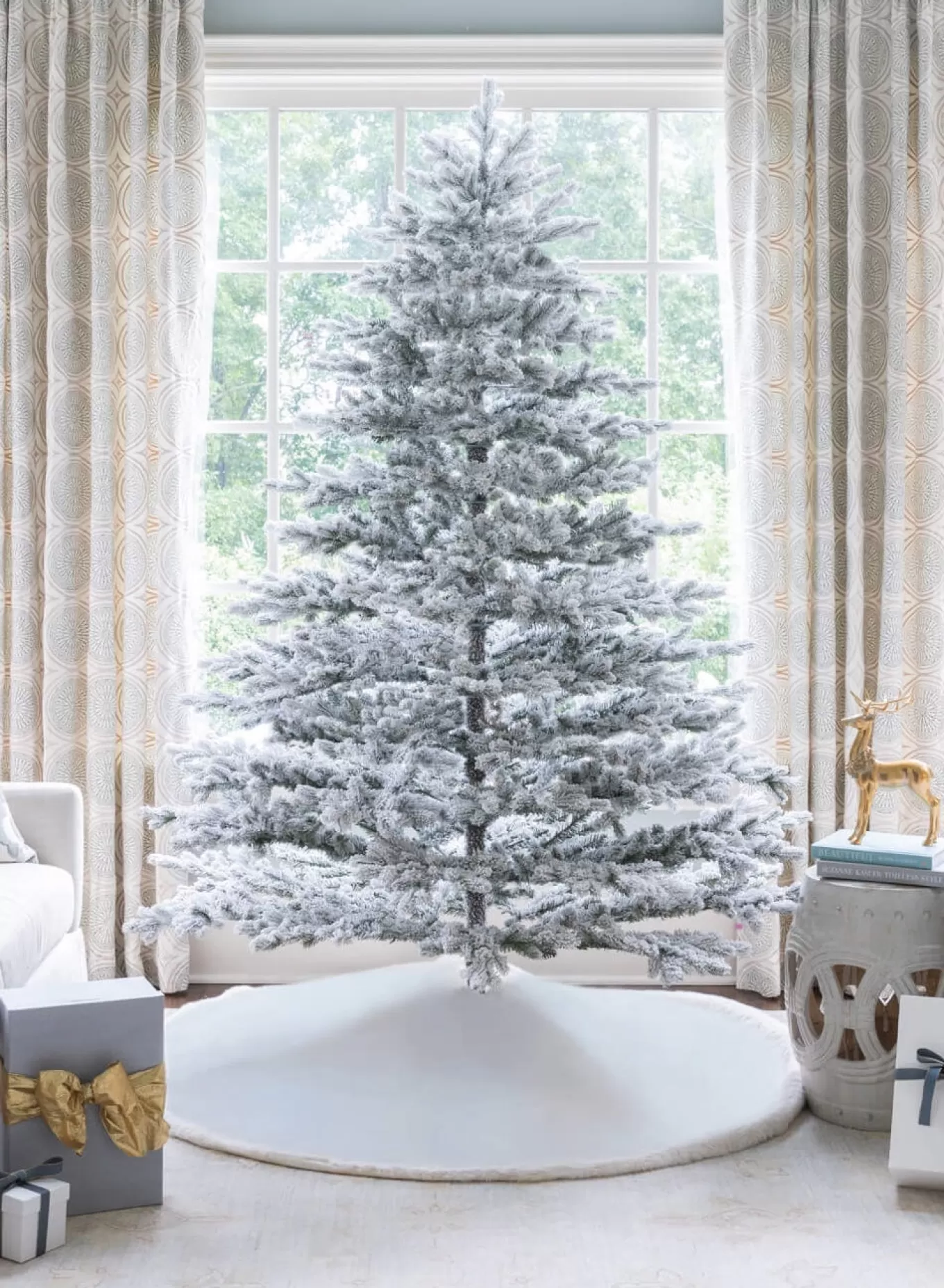 King Of Christmas 7.5' Rushmore Flock Artificial Christmas Tree 750 Warm White LED Lights- Realistic | Full