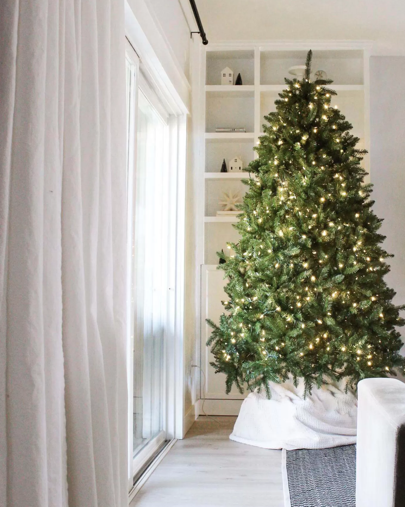 King Of Christmas 7.5' Yorkshire Fir Artificial Christmas Tree With 600 Warm White LED Lights- Classic | Full