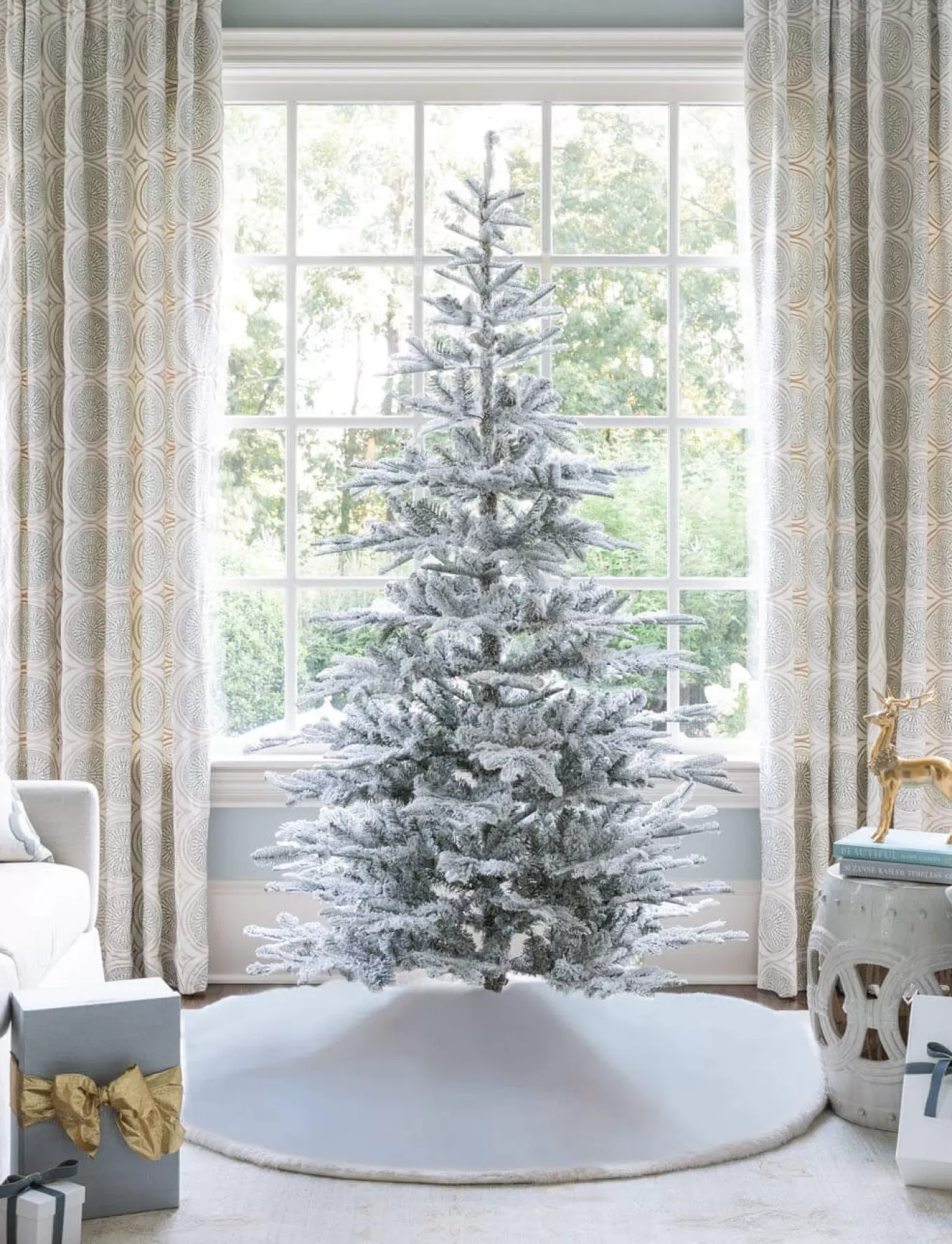 King Of Christmas 8' King Noble Flock Artificial Christmas Tree With 600 Warm White LED Lights- Realistic | Green