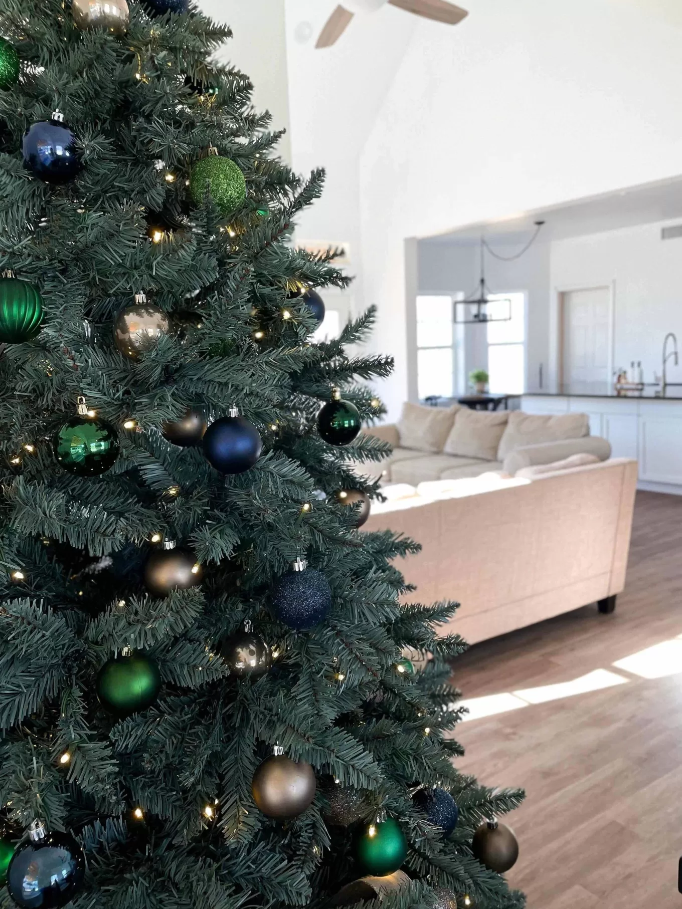 King Of Christmas 8' Tribeca Spruce Blue Artificial Christmas Tree With 650 Warm White LED Lights- Classic | Pre-Lit