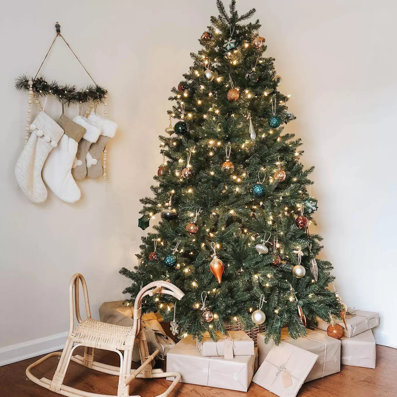 King Of Christmas 9' Hancock Spruce Artificial Christmas Tree 750 Warm White LED Lights- Classic | Pre-Lit