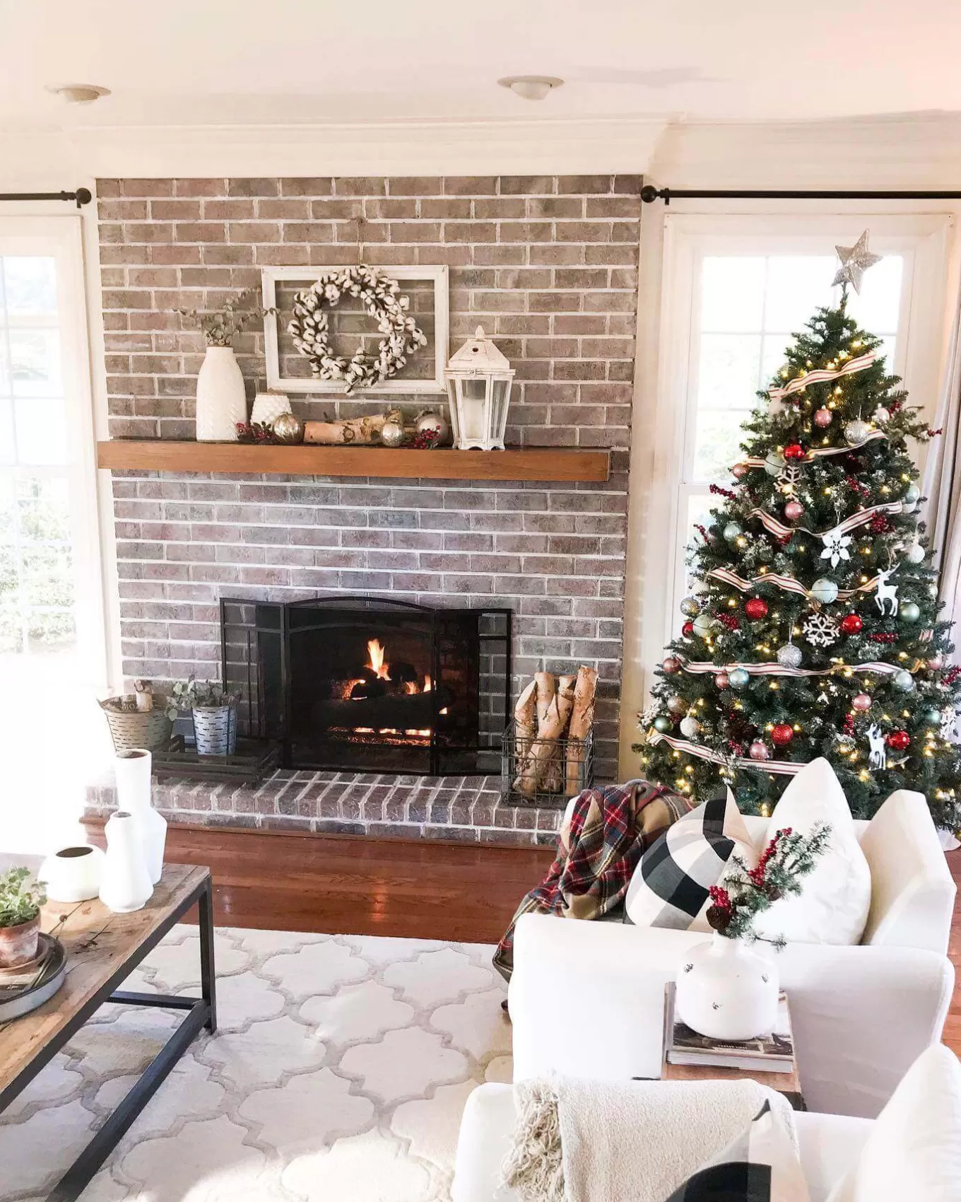 King Of Christmas 9' Hancock Spruce Artificial Christmas Tree 750 Warm White LED Lights- Classic | Pre-Lit